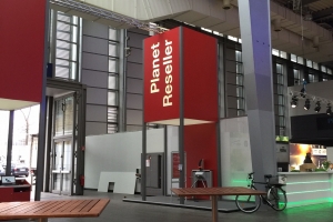 Planet Reseller: Prominente packen an