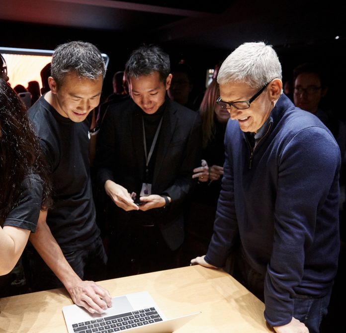 Apple-Chef Tim Cook bietet Angestellten Home Office an