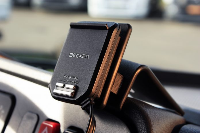 Navigationsgerät der Marke Becker