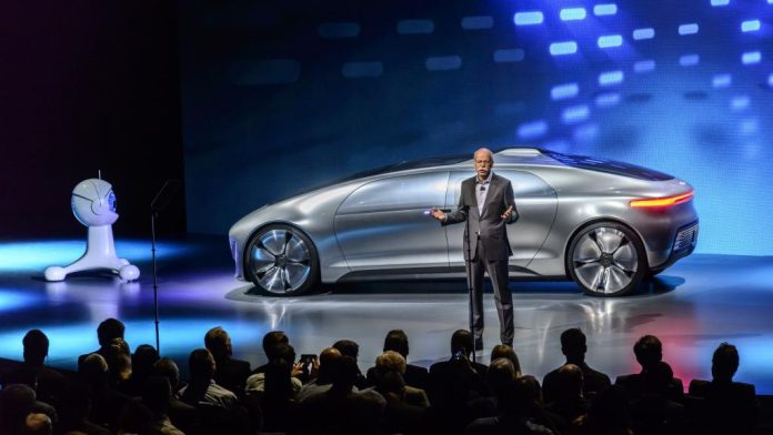 Daimler-Chef Dieter Zetsche und der F015