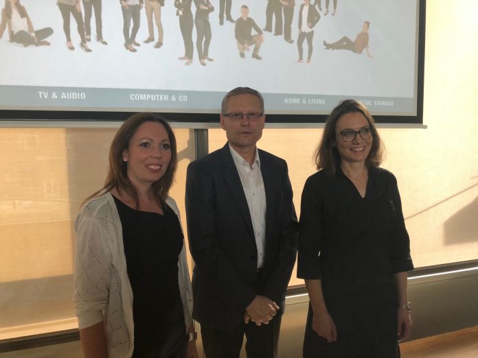 Hans-Jürgen Schneider mit Judith Öchsner und Stefanie Gundlach