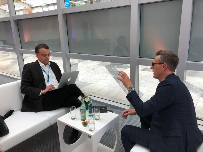 Deutschlandchef Alexander Maier im Gespräch mit Markus Reuter (ChannelObserver)