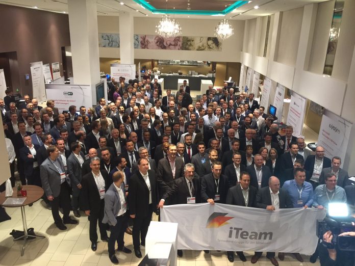 Gruppenbild mit Damen: Die iTeam-Mitglieder in München