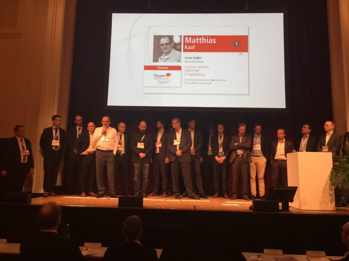 Die neuen Mitglieder stellen sich auf dem iTeam-Jahreskongress in Hamburg vor