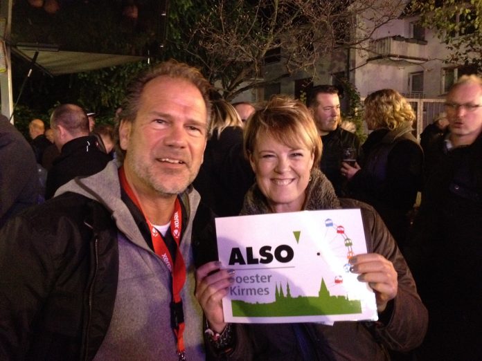 Janet Spacey und Peter Silberhorn geben den Startschuss zum Kirmes-Rundgang