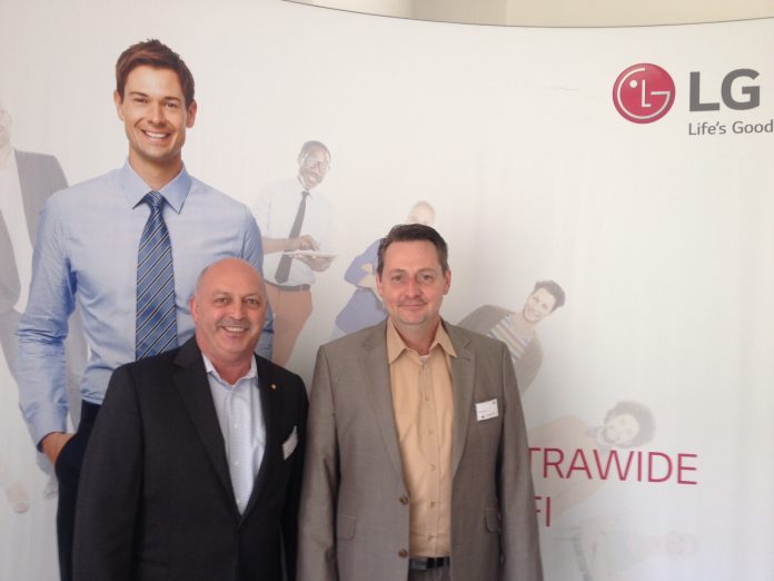 Die LG-Manager Frank Sander (rechts) und Heinz-Dieter Speidel