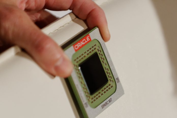 Dollar-Stärke setzt Oracle weiter zu