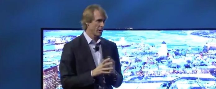 Regisseur Michael Bay lässt es bei Samsung krachen