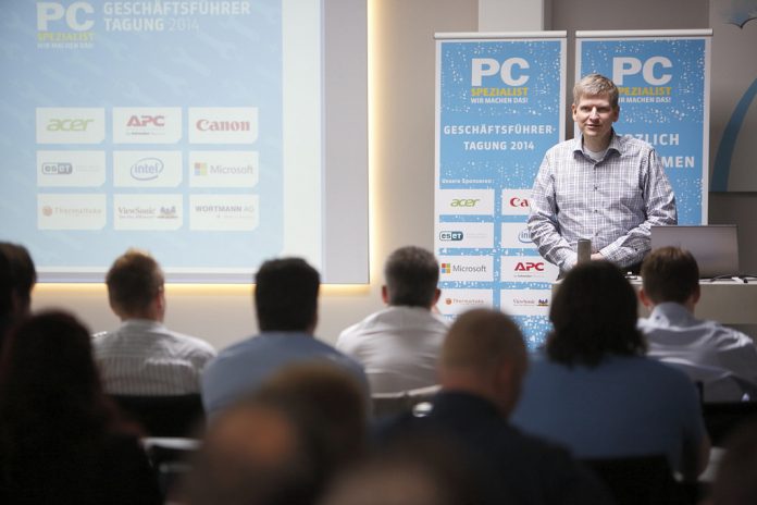 Synaxon-Chef Frank Roebers bei der Geschäftsführertagung von PC-Spezialist
