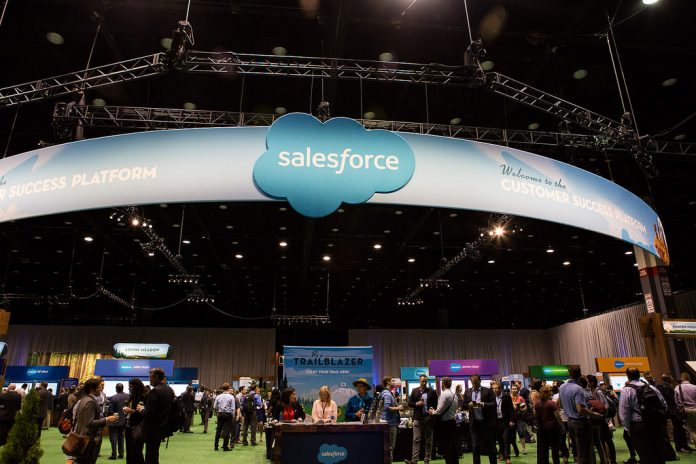 Salesforce senkt Jahresprognose