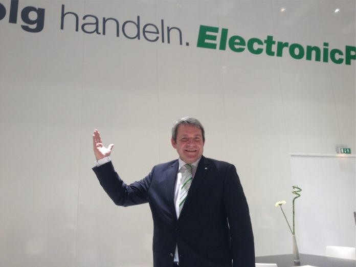 „Wir müssen den Handel bei der Dienstevermarktung unterstützen