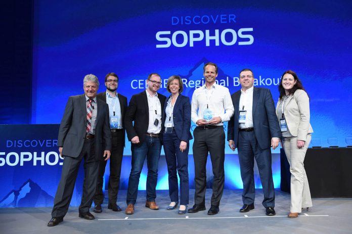 Distributor of the Year für die DACH-Region wurde Infinigate: Thomas Kretschmann (2.v.l)