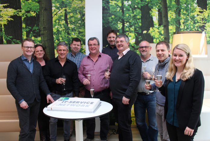 Synaxon-Vorstand Mark Schröder (links)