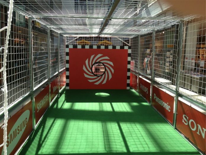 Fußball-Profis ärgern Media Markt