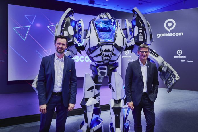 Pressekonferenz gamescom 2021 mit v.l.n.r. Felix Falk (Geschäftsführer game – Verband der deutschen Games-Branche) und Oliver Frese (Geschäftsführer der Koelnmesse), Rheinsaal, Congress Centrum Nord