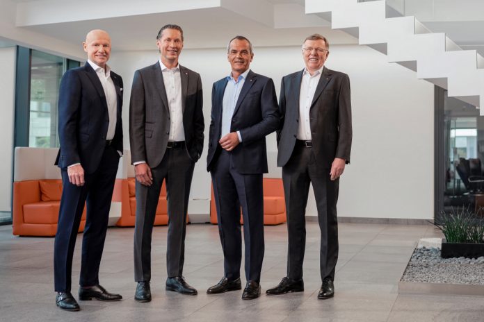 Expert-Vorstand, von links nach rechts: Frank Harder, Vorstand für Vertrieb, Marketing und E-Commerce der expert SE, Michael Grandin, Vorstand der expert SE, Dr. Stefan Müller, Vorstandsvorsitzender der expert SE und Gerd-Christian Hesse, Vorstand für Finanzen, Personal und Versicherung der expert SE.